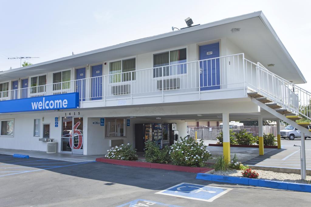 Motel 6 Sacramento, Ca - Downtown Eksteriør billede