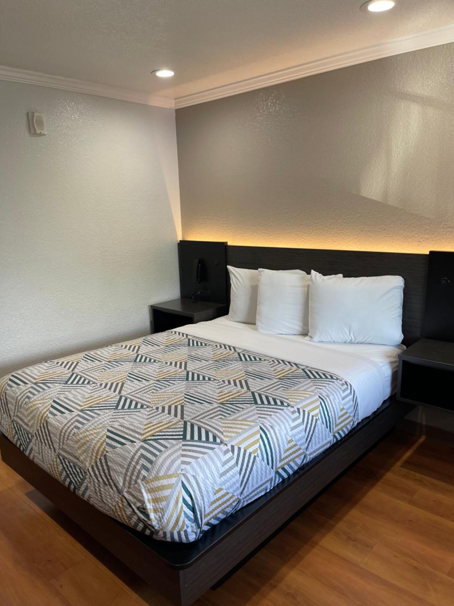 Motel 6 Sacramento, Ca - Downtown Eksteriør billede