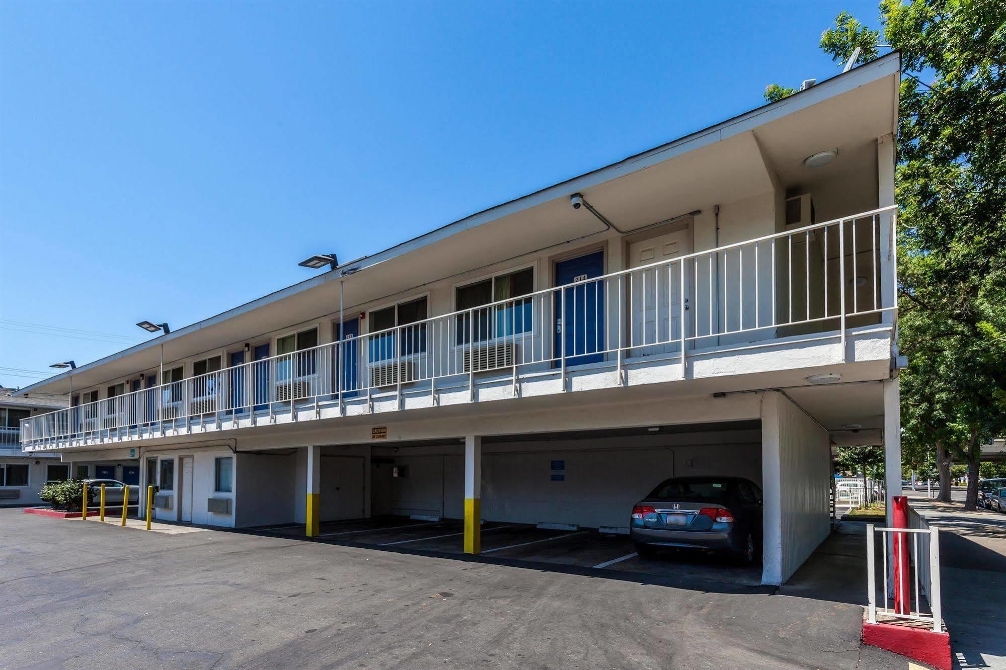 Motel 6 Sacramento, Ca - Downtown Eksteriør billede