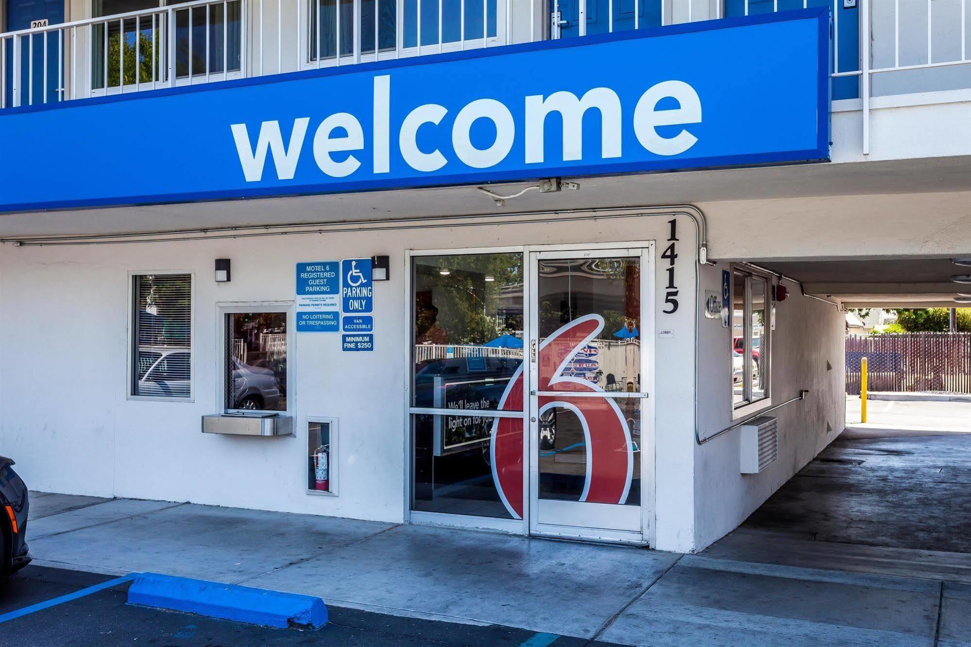 Motel 6 Sacramento, Ca - Downtown Eksteriør billede