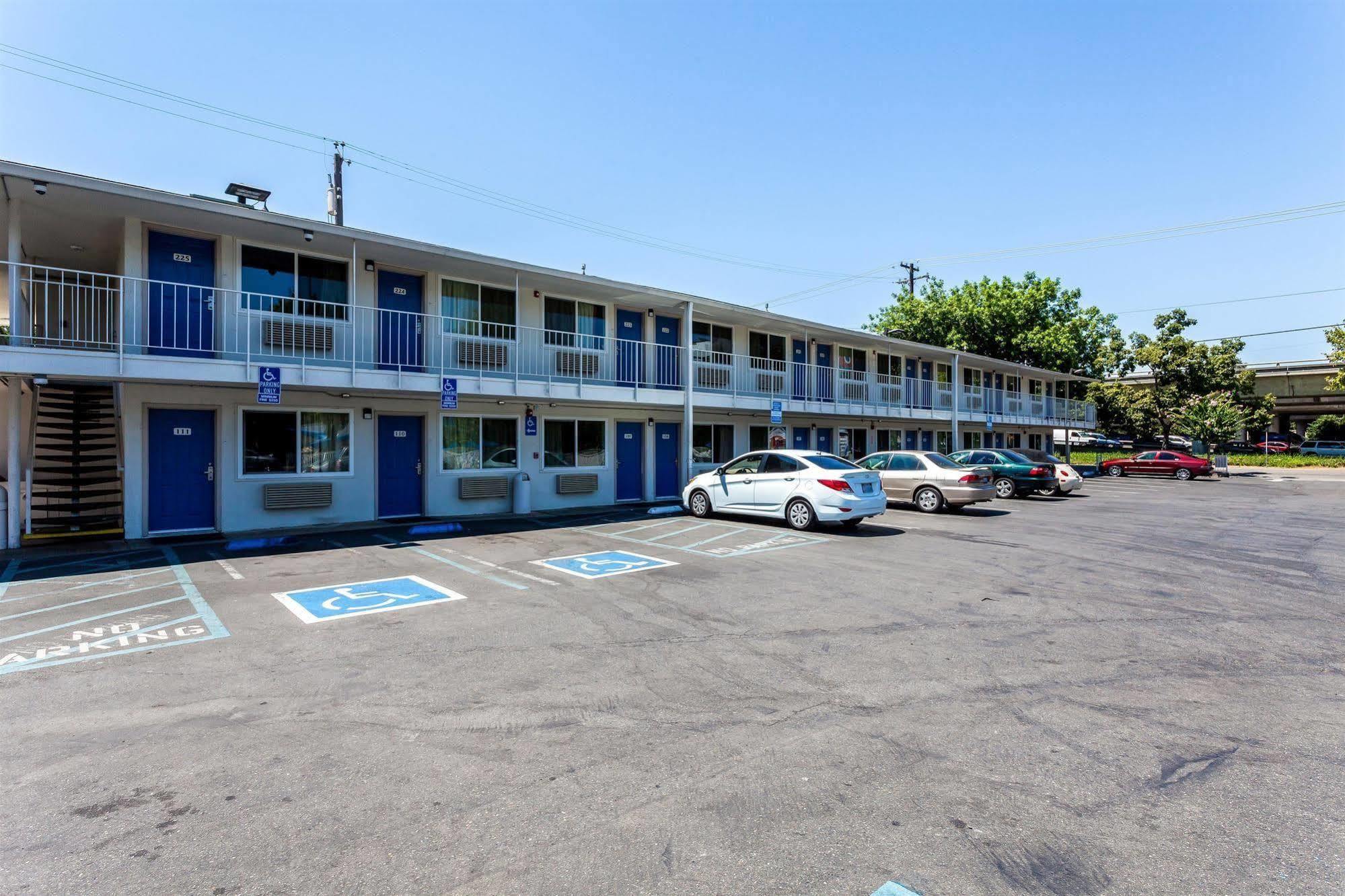 Motel 6 Sacramento, Ca - Downtown Eksteriør billede
