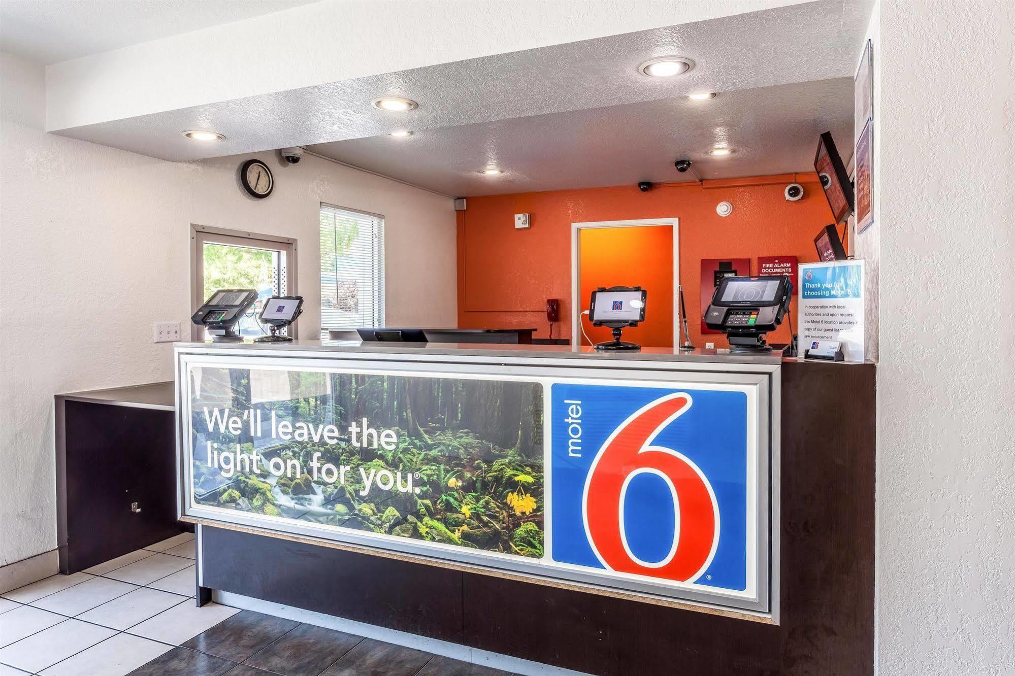 Motel 6 Sacramento, Ca - Downtown Eksteriør billede