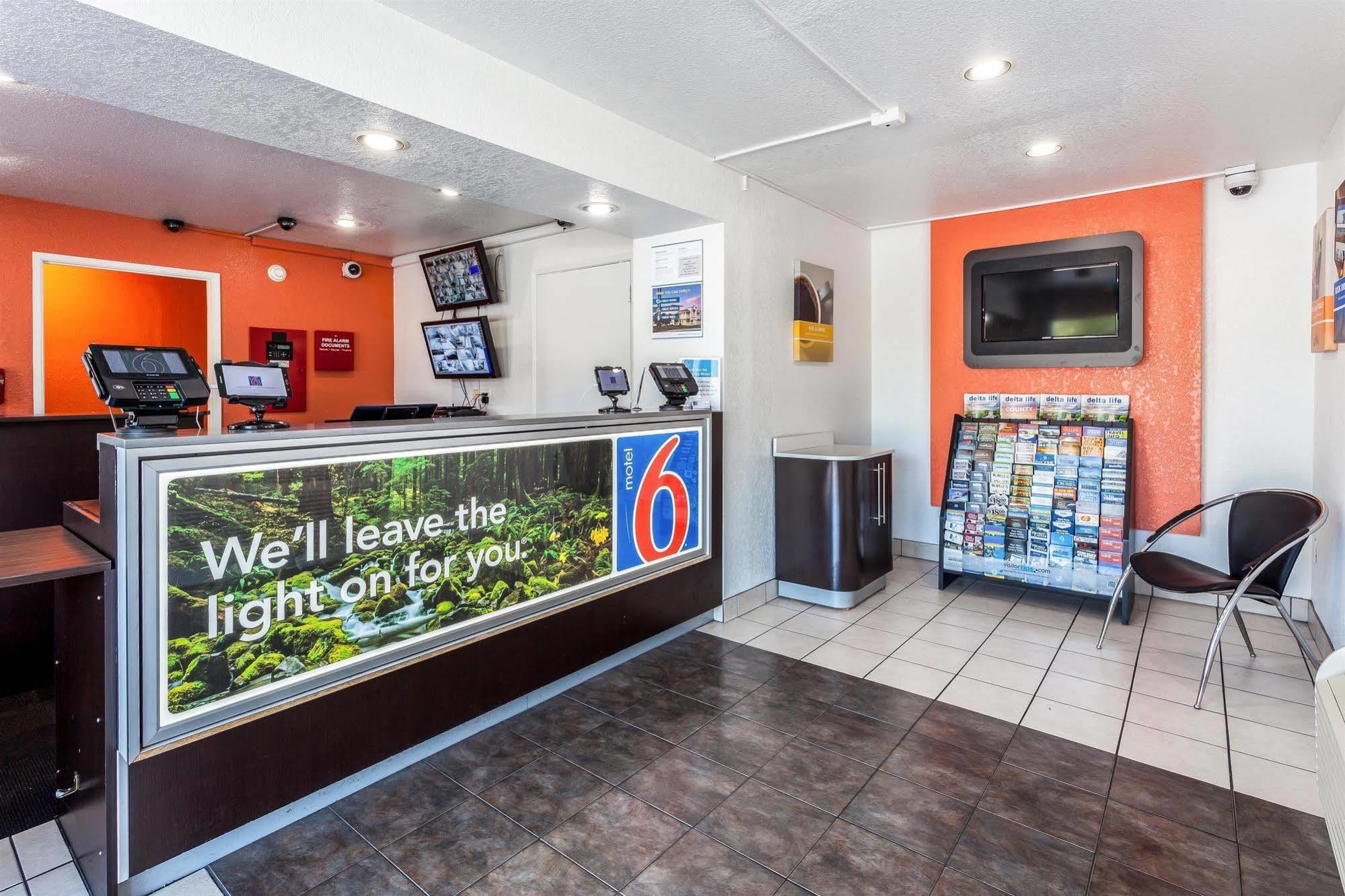 Motel 6 Sacramento, Ca - Downtown Eksteriør billede