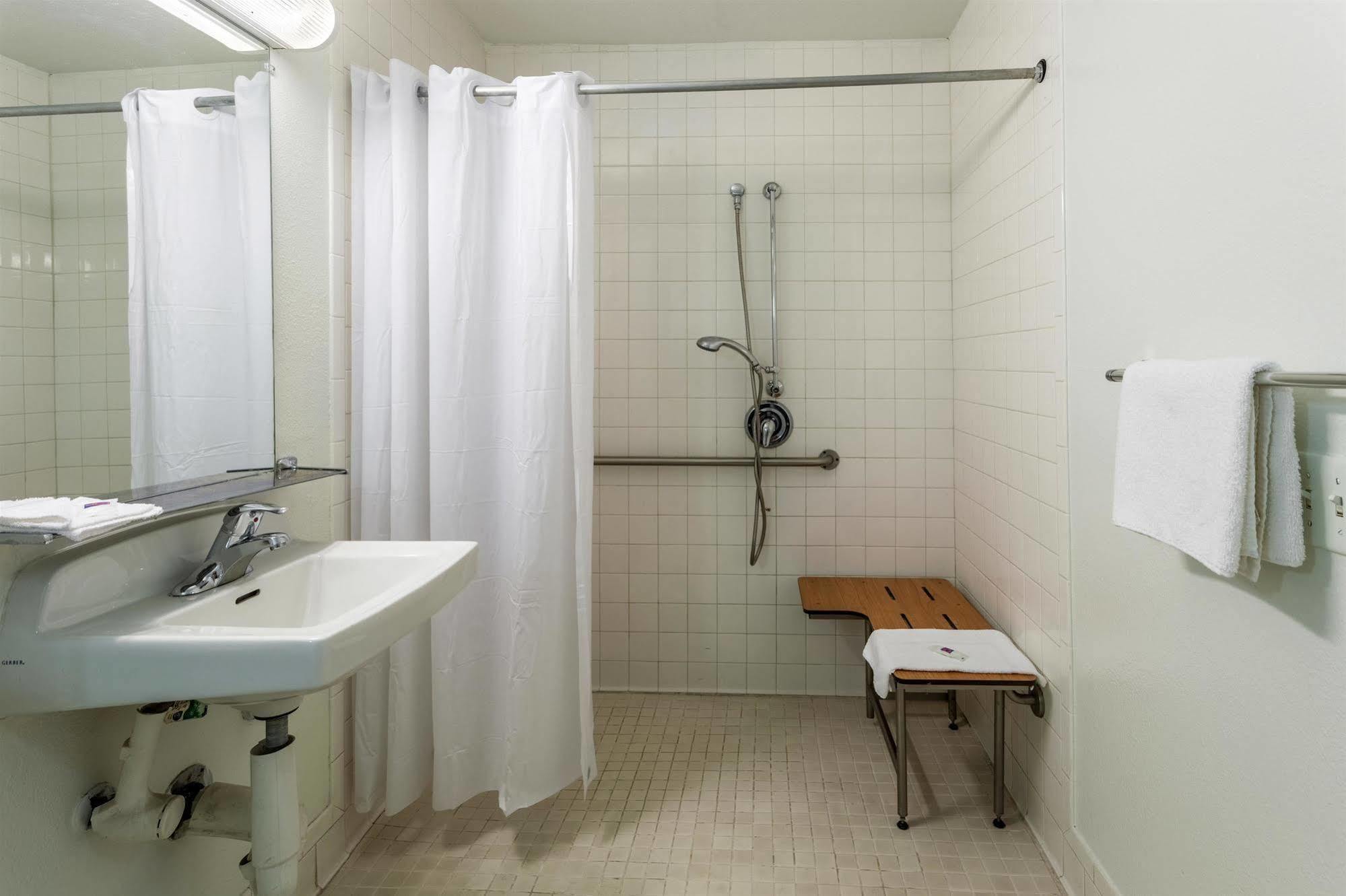 Motel 6 Sacramento, Ca - Downtown Eksteriør billede